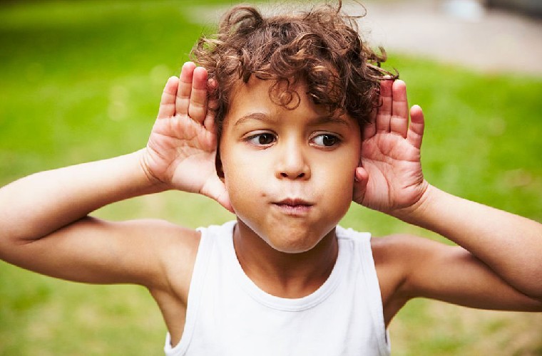 چرا آموزش مهارت گوش دادن به کودک اهمیت دارد؟
